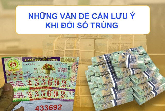 Alt: Hình ảnh người chơi kiểm tra vé số